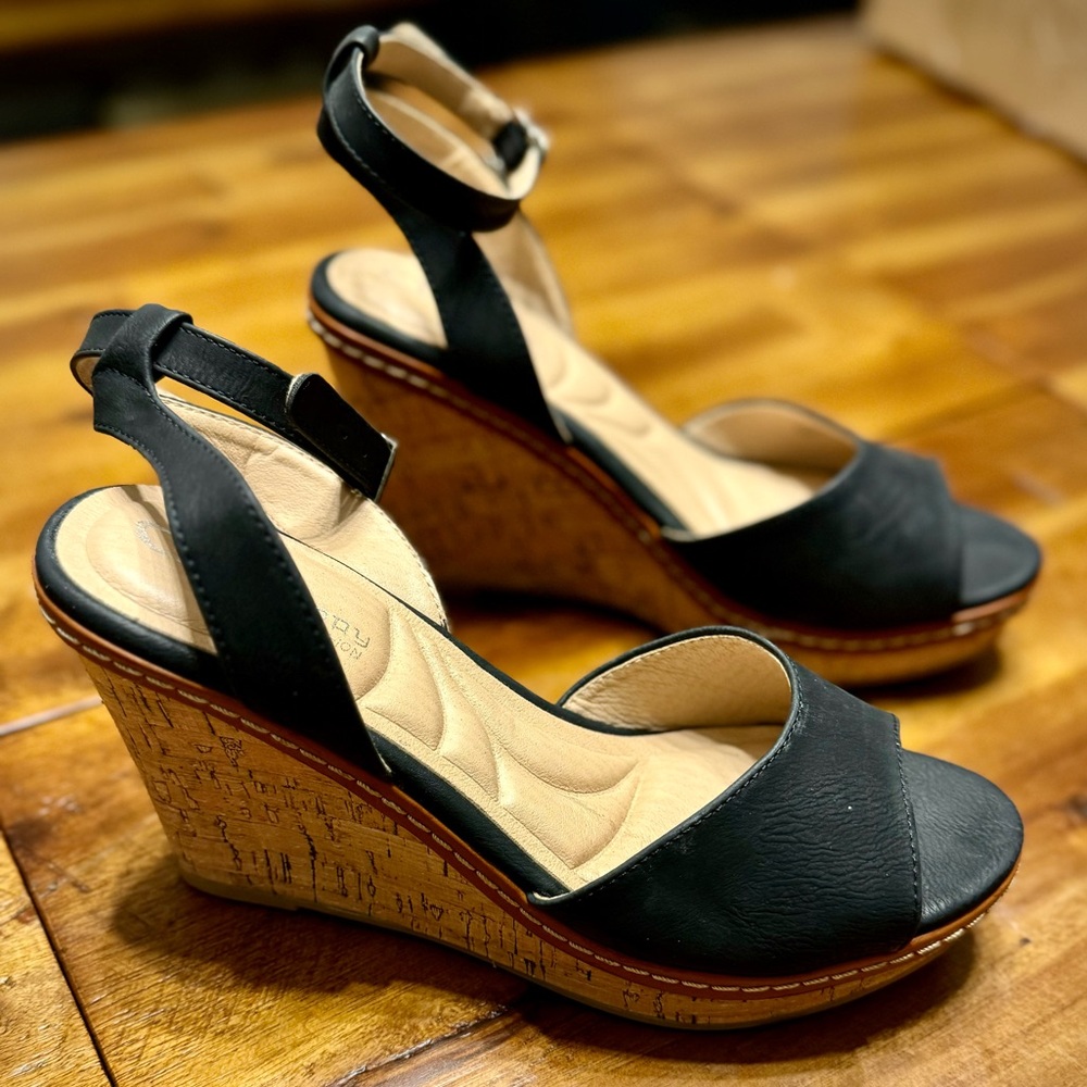 Black Wedge - CL by Laundry - Never Worn